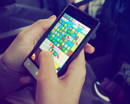 Smartphone showing a cooperative mobile game